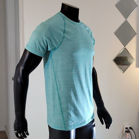 BRAND NEW SEAMLESS PERFORMANCE LAYER 8 QWICK-DRY T-SHIRT - Picture 8 of 15